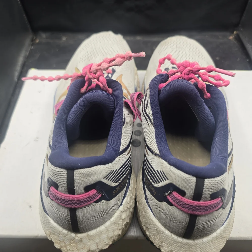 Saucony Running‎ Shoes with Pink and Gold Highlights